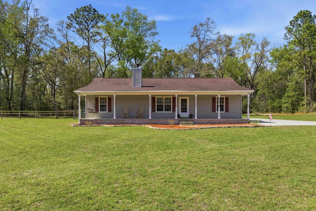 Photo of 108 E Summerwind Circle, Crawfordville, FL 32327 (MLS # 397402)