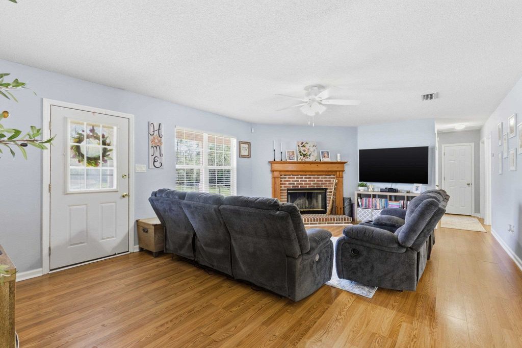 Photo of 108 E Summerwind Circle, Crawfordville, FL 32327 (MLS # 397402)