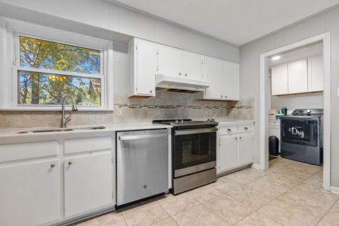 Tiny photo for 930 Maplewood Avenue, Tallahassee, FL 32303 (MLS # 386657)