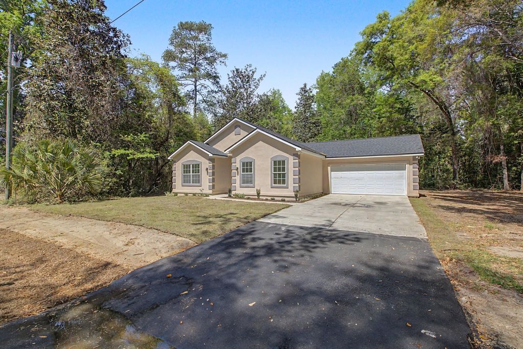 Photo of 30 Arikara Drive, Crawfordville, FL 32327 (MLS # 398083)