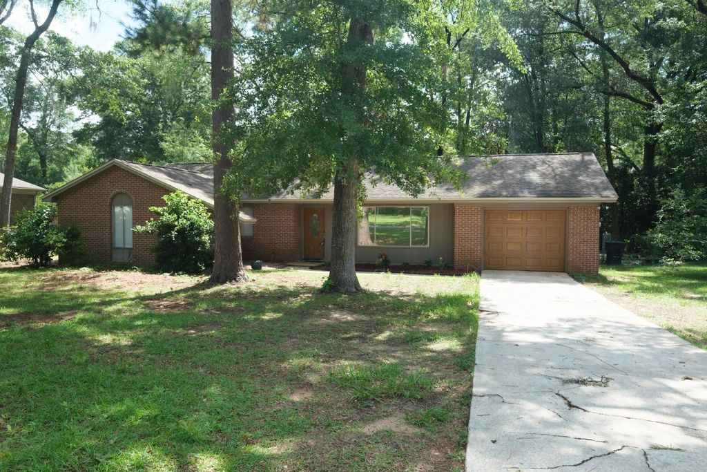 Photo of 2934 Foxcrroft Drive, Tallahassee, FL 32309 (MLS # 402435)