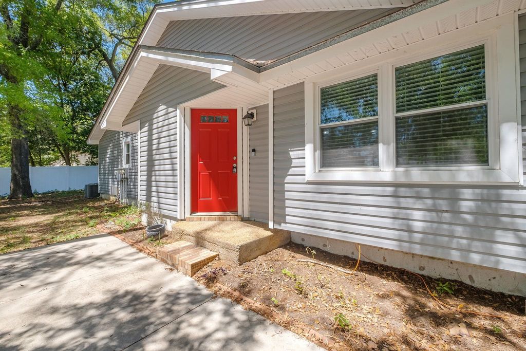 Photo of 2002 Sandcastle Drive, Tallahassee, FL 32308 (MLS # 398456)