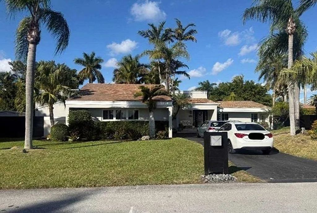 Photo of 10835 SW 138th Street, Miami, FL 33176 (MLS # 400781)