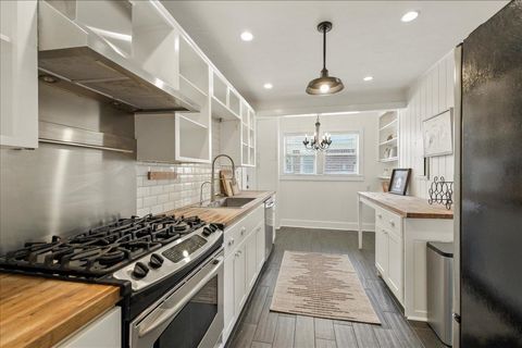 Tiny photo for 607 TALAFLO Street, Tallahassee, FL 32308 (MLS # 395069)