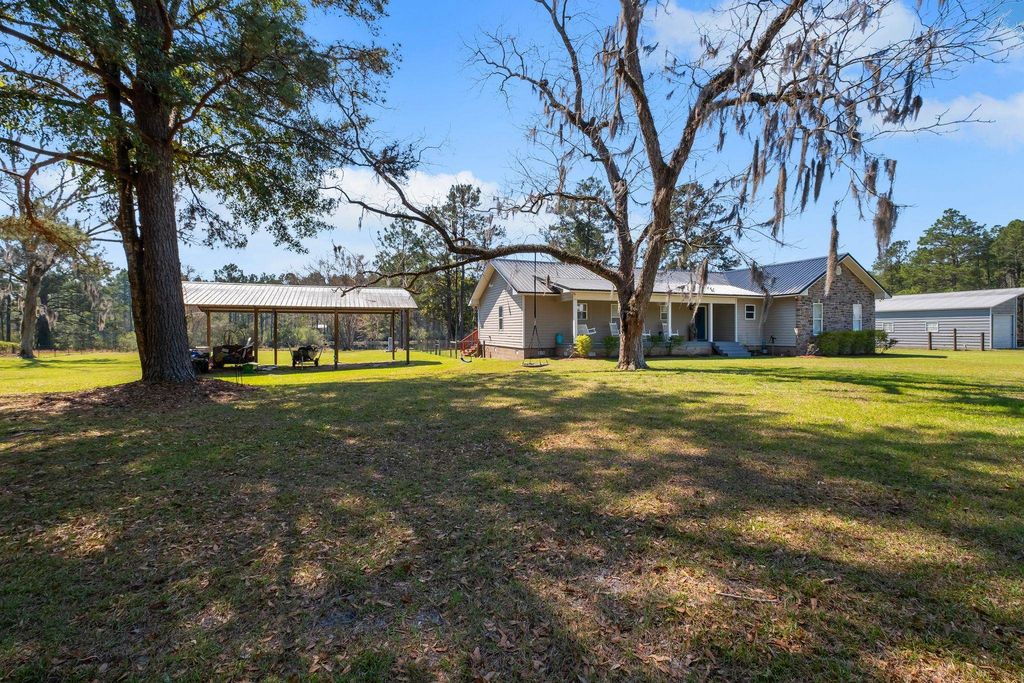 Photo of 18059 Blounstown Highway, Tallahassee, FL 32310 (MLS # 400322)