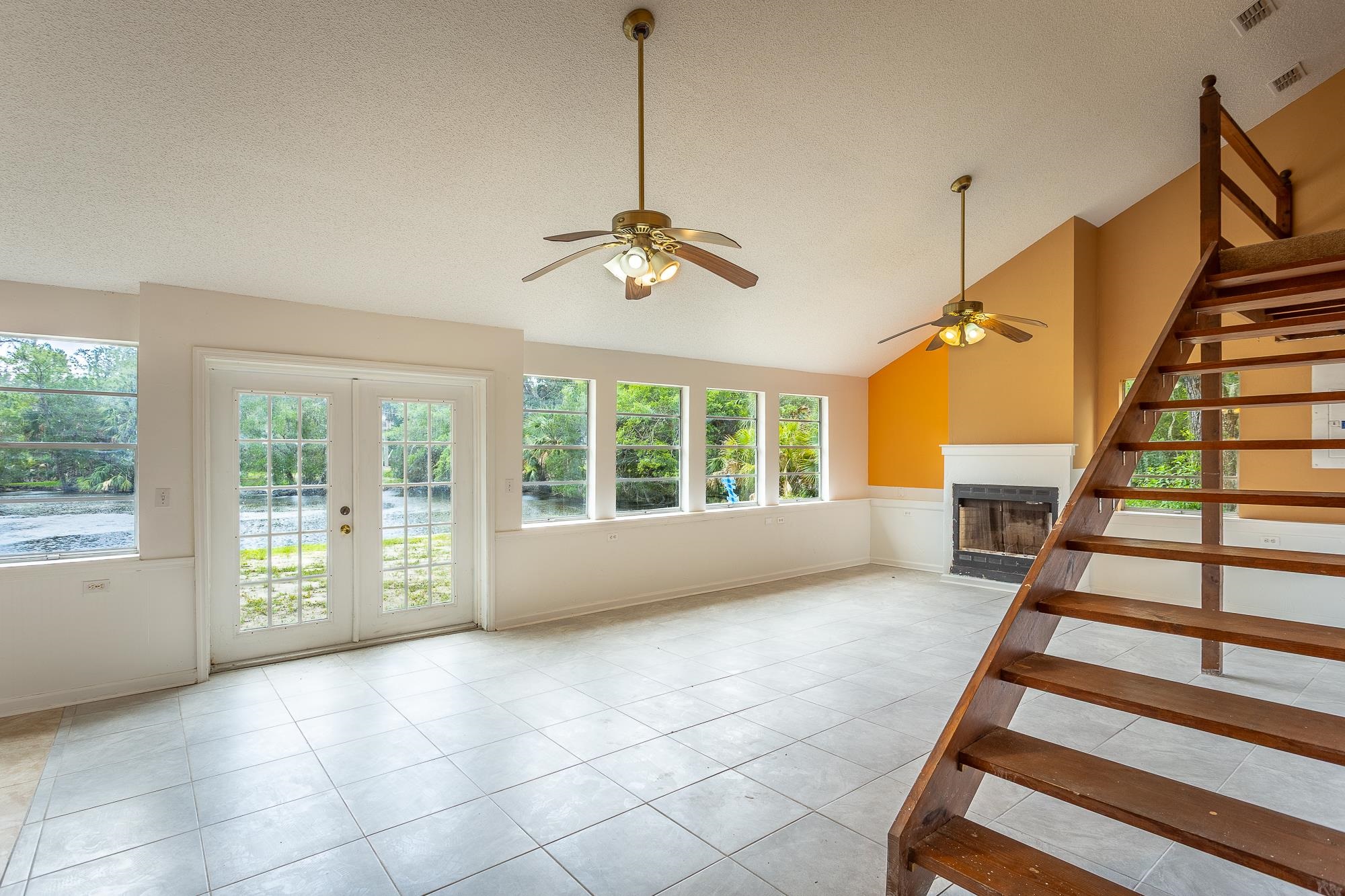 4095 Spring Creek Highway