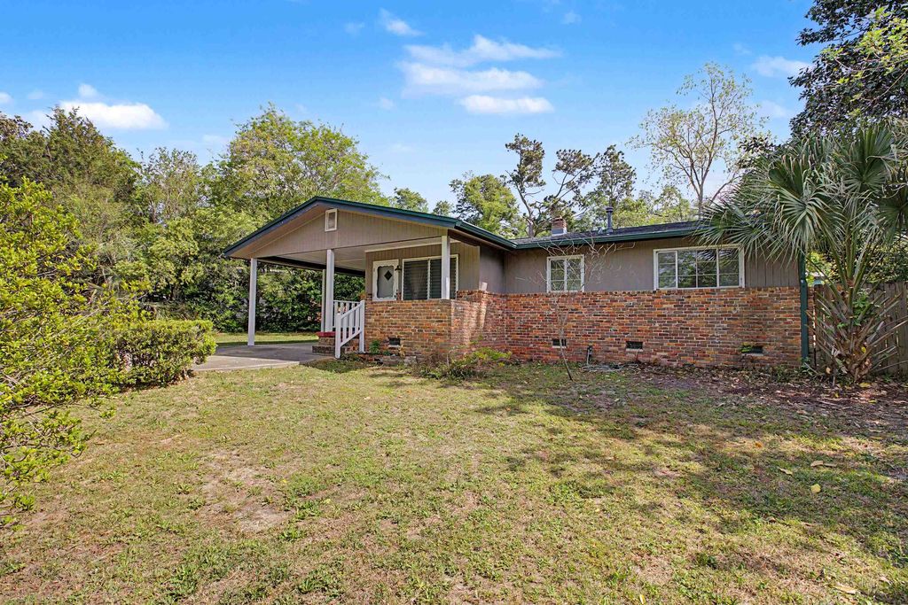Photo of 1553 Chowkeebin Nene, Tallahassee, FL 32301 (MLS # 398702)