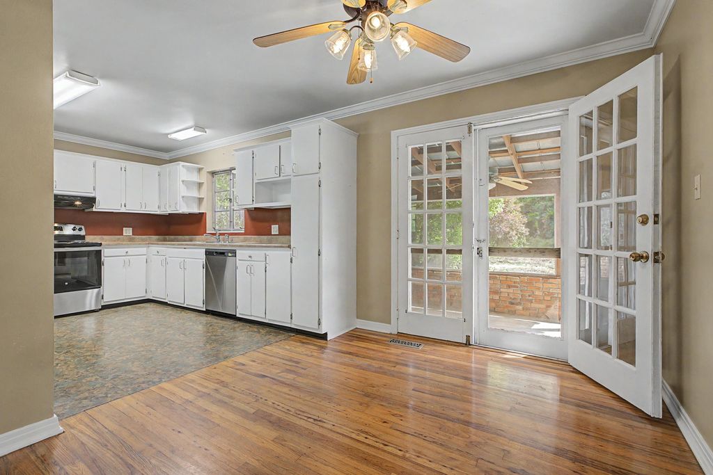 Photo of 1553 Chowkeebin Nene, Tallahassee, FL 32301 (MLS # 398702)