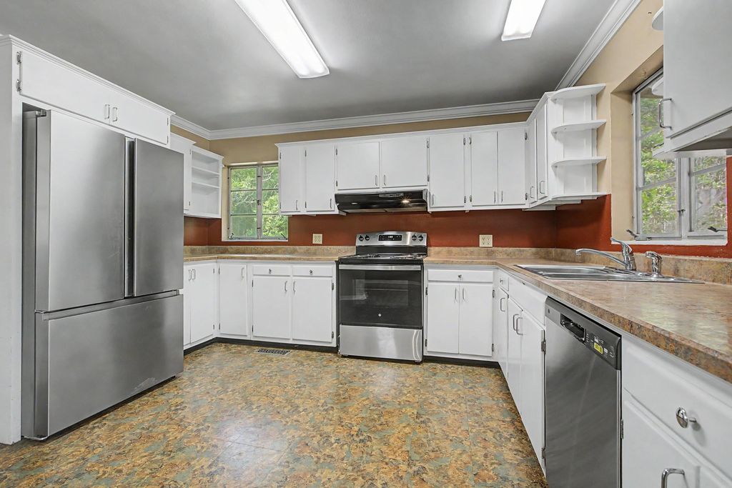 Photo of 1553 Chowkeebin Nene, Tallahassee, FL 32301 (MLS # 398702)