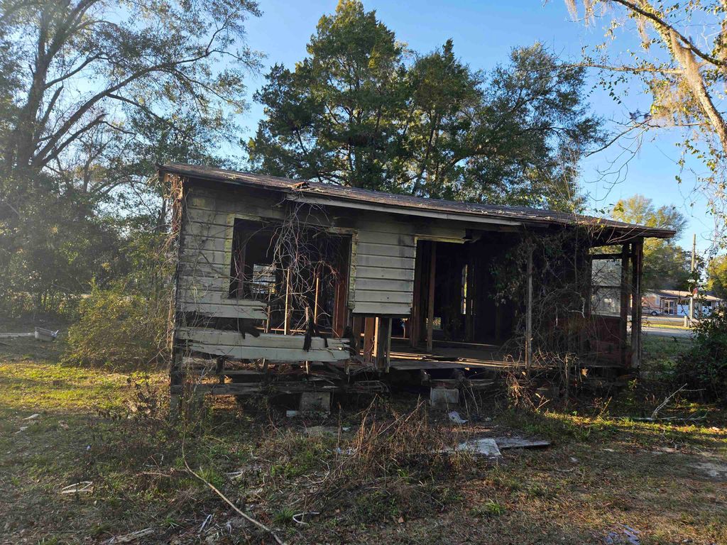 Photo of 10801 NW Faircloth Rd, Bristol, FL 32321 (MLS # 394645)
