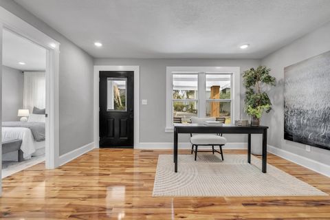 Tiny photo for 132 Oak Street, Tallahassee, FL 32301 (MLS # 393279)