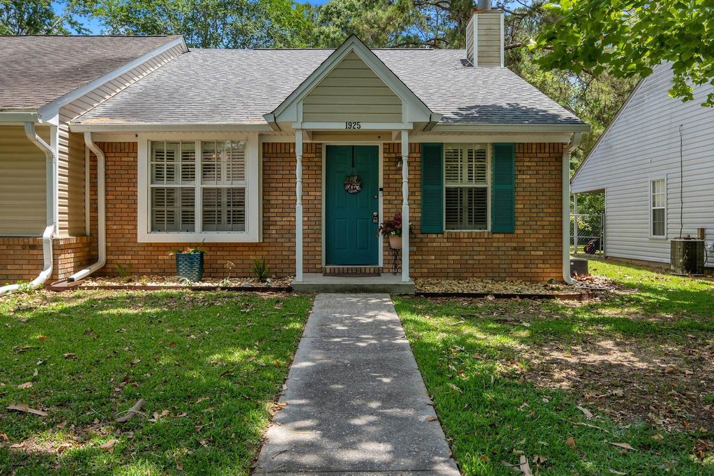 Photo of 1925 Gina Drive, Tallahassee, FL 32303 (MLS # 400249)