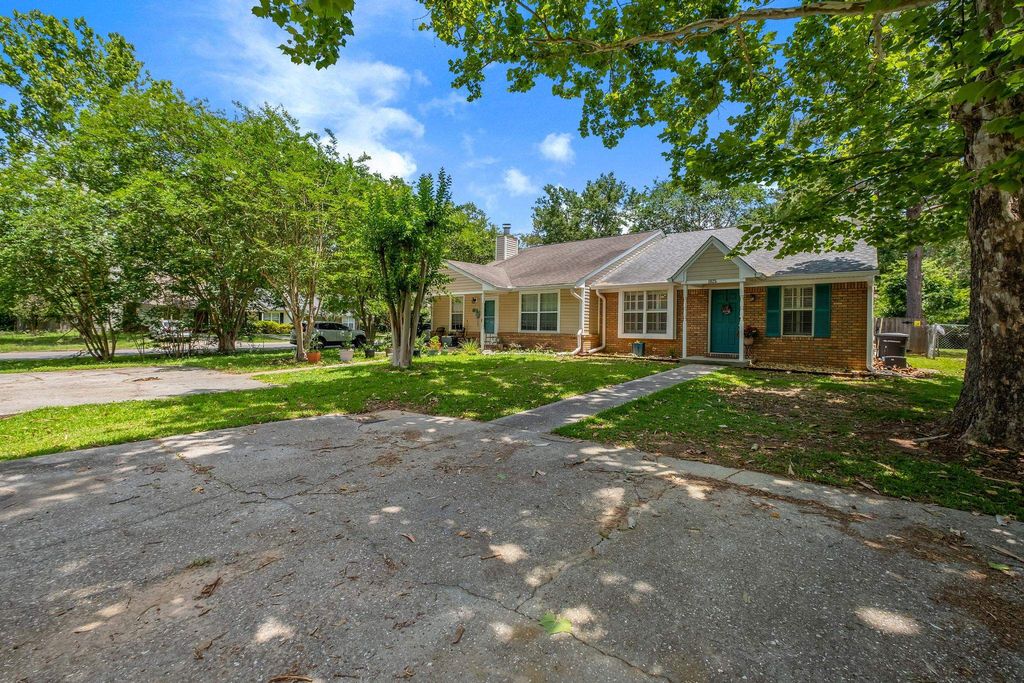 Photo of 1925 Gina Drive, Tallahassee, FL 32303 (MLS # 400249)