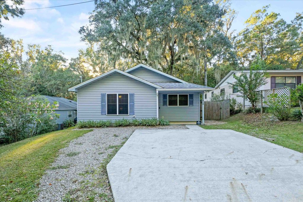 Photo of 1418 Calloway Street, Tallahassee, FL 32304 (MLS # 392471)