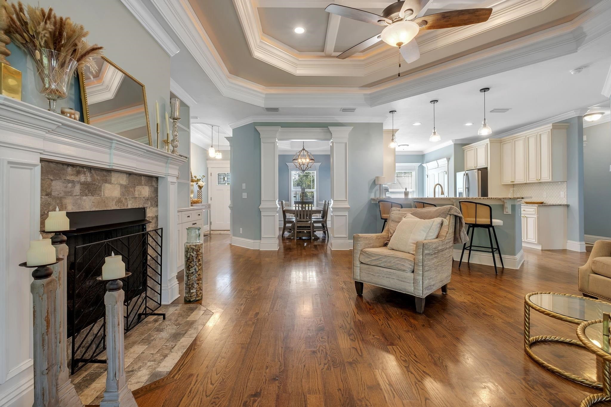 617 PARKSIDE Circle