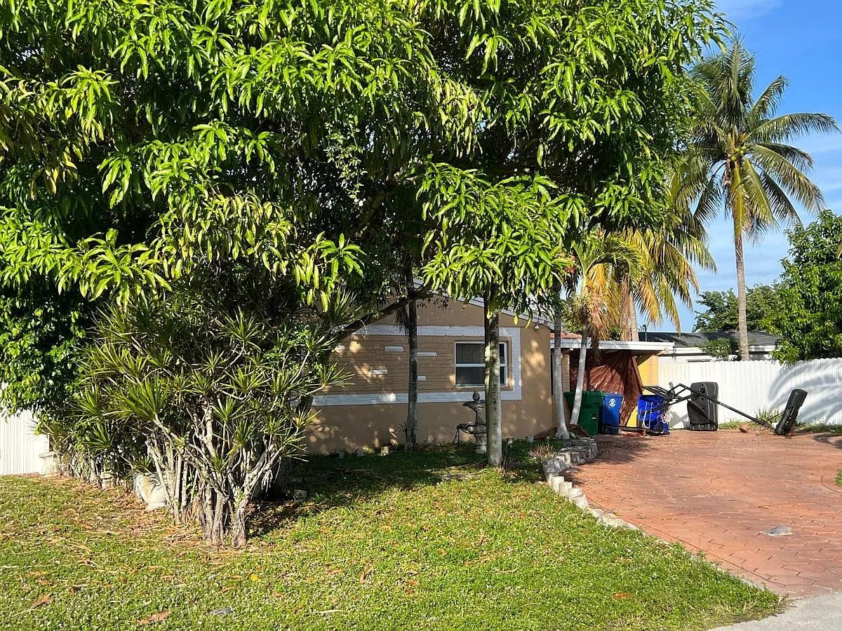 2902 SW 67th Terrace