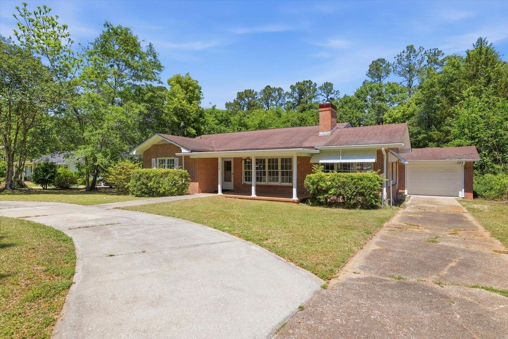 Photo of 608 E 8Th Avenue, Havana, FL 32333 (MLS # 399036)