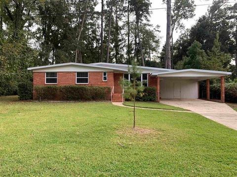 Photo of 1915 SUNSET LANE Ln, Tallahassee, FL 32303 (MLS # 391545) Photo of 1915 SUNSET LANE Ln, Tallahassee, FL 32303 (MLS # 391545)