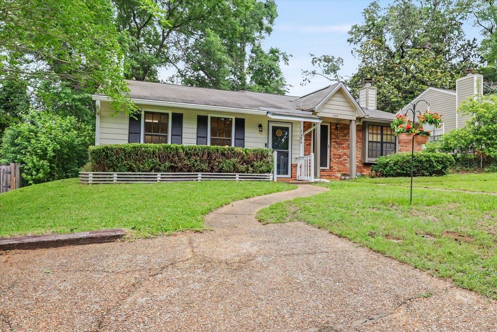 Photo of 1124 BRAFFORTON Drive, Tallahassee, FL 32311 (MLS # 400560)