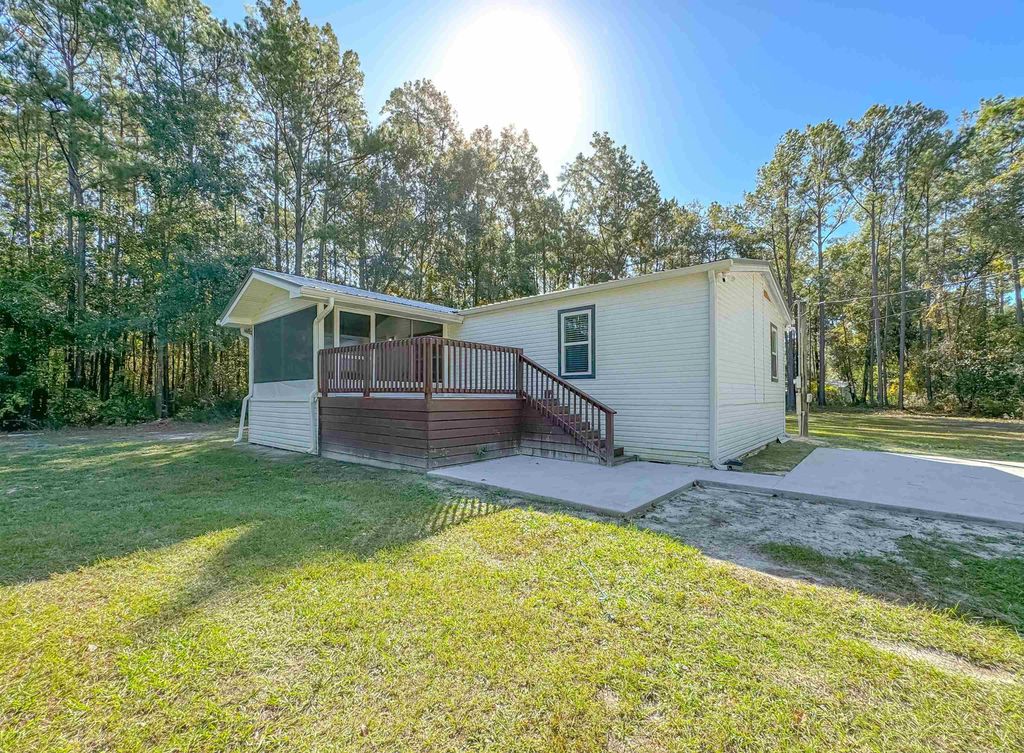 Photo of 16957 Lake Christiana Ct Ct, Tallahassee, FL 32310 (MLS # 394225)
