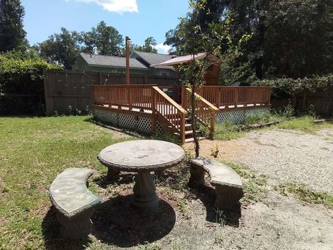 A home in Crawfordville