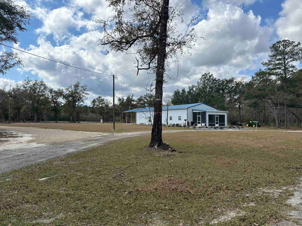 Photo of 605 Floyd Gray Road, Crawfordville, FL 32327 (MLS # 396734)