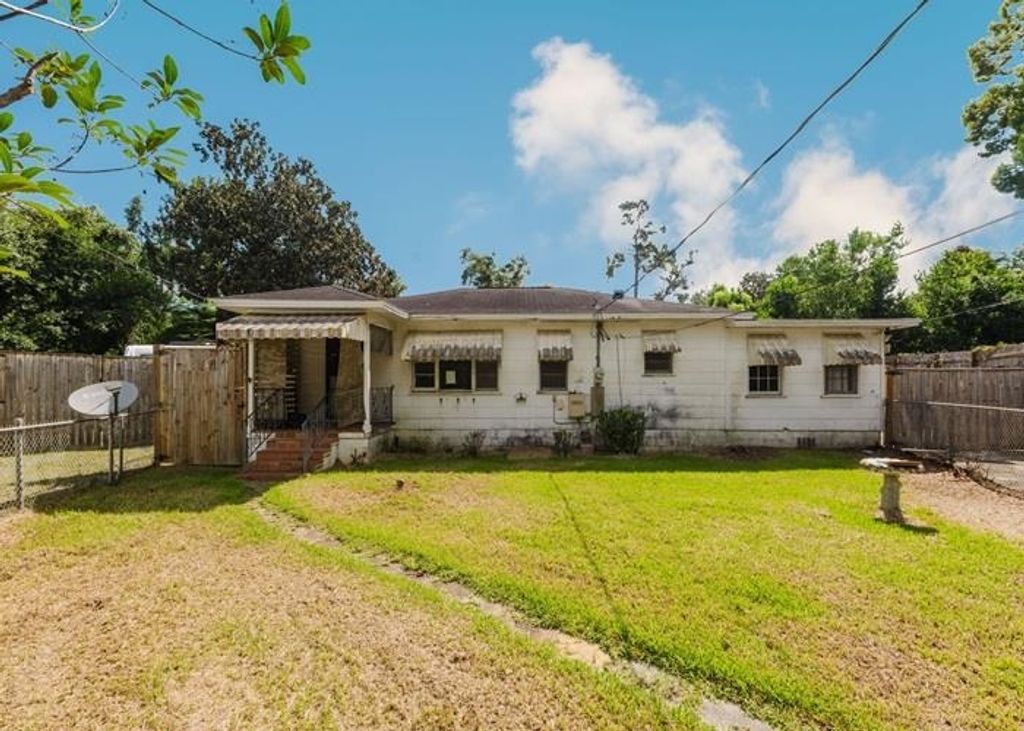 Photo of 2026 Desiree Court, Tallahassee, FL 32304 (MLS # 385326)