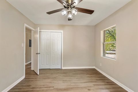 Tiny photo for 1402 W Tharpe Street St, Tallahassee, FL 32303 (MLS # 392316)