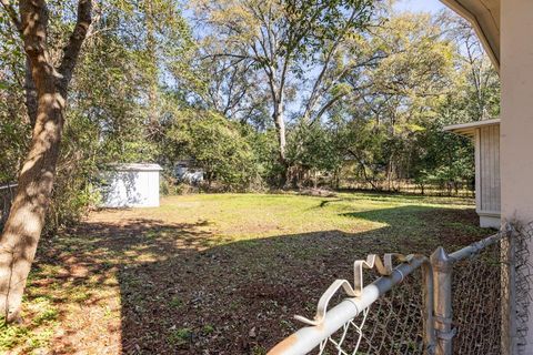 Tiny photo for 1402 W Tharpe Street St, Tallahassee, FL 32303 (MLS # 392316)