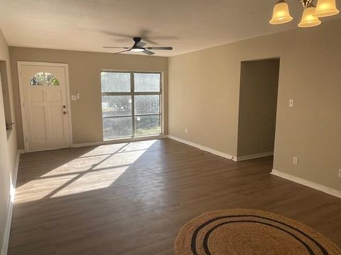 Tiny photo for 1402 W Tharpe Street St, Tallahassee, FL 32303 (MLS # 392316)