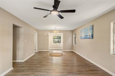 Tiny photo for 1402 W Tharpe Street St, Tallahassee, FL 32303 (MLS # 392316)