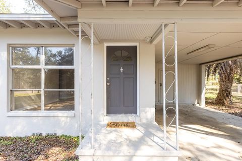 Tiny photo for 1402 W Tharpe Street St, Tallahassee, FL 32303 (MLS # 392316)