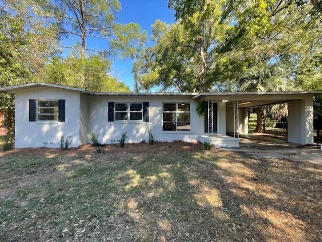 Photo of 1402 W Tharpe Street St, Tallahassee, FL 32303 (MLS # 392316)