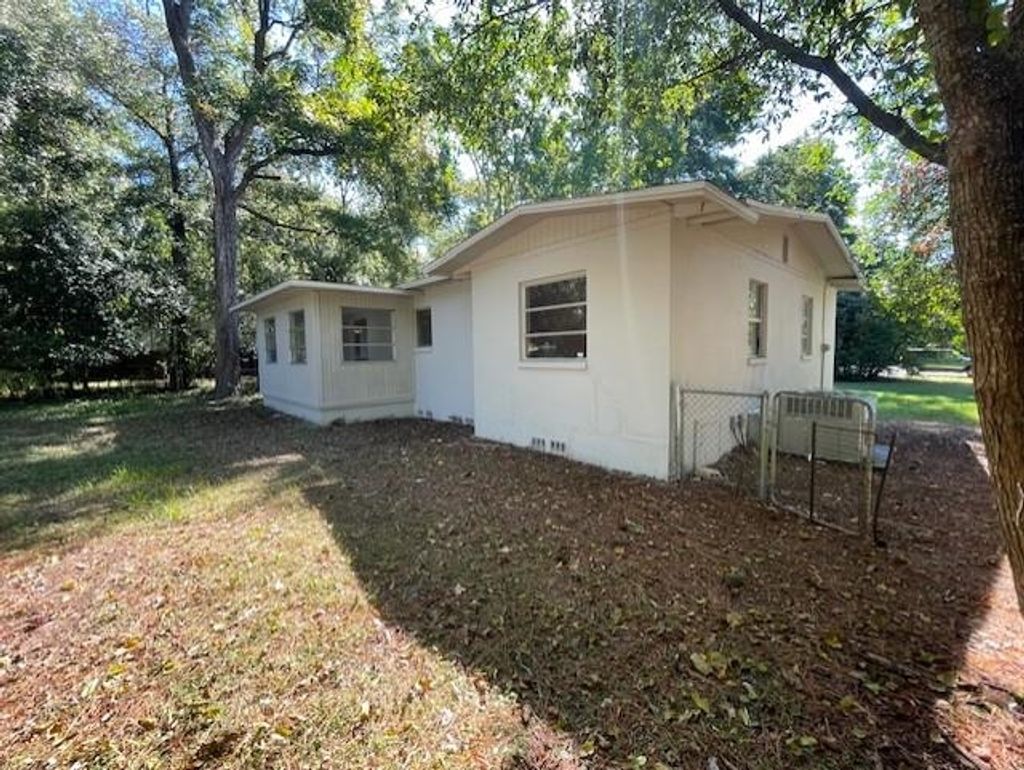 Photo of 1402 W Tharpe Street St, Tallahassee, FL 32303 (MLS # 392316)