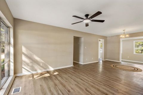 Tiny photo for 1402 W Tharpe Street St, Tallahassee, FL 32303 (MLS # 392316)