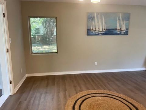Tiny photo for 1402 W Tharpe Street St, Tallahassee, FL 32303 (MLS # 392316)