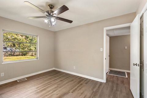 Tiny photo for 1402 W Tharpe Street St, Tallahassee, FL 32303 (MLS # 392316)