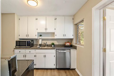 Tiny photo for 1402 W Tharpe Street St, Tallahassee, FL 32303 (MLS # 392316)