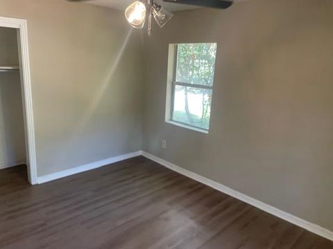 Tiny photo for 1402 W Tharpe Street St, Tallahassee, FL 32303 (MLS # 392316)
