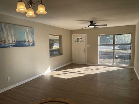 Tiny photo for 1402 W Tharpe Street St, Tallahassee, FL 32303 (MLS # 392316)