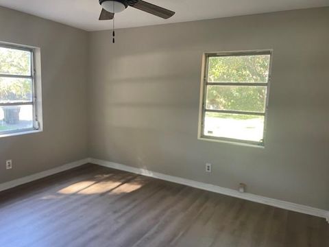 Tiny photo for 1402 W Tharpe Street St, Tallahassee, FL 32303 (MLS # 392316)