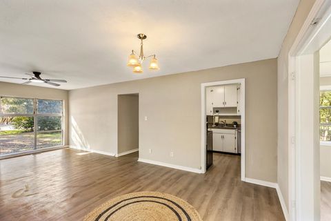 Tiny photo for 1402 W Tharpe Street St, Tallahassee, FL 32303 (MLS # 392316)