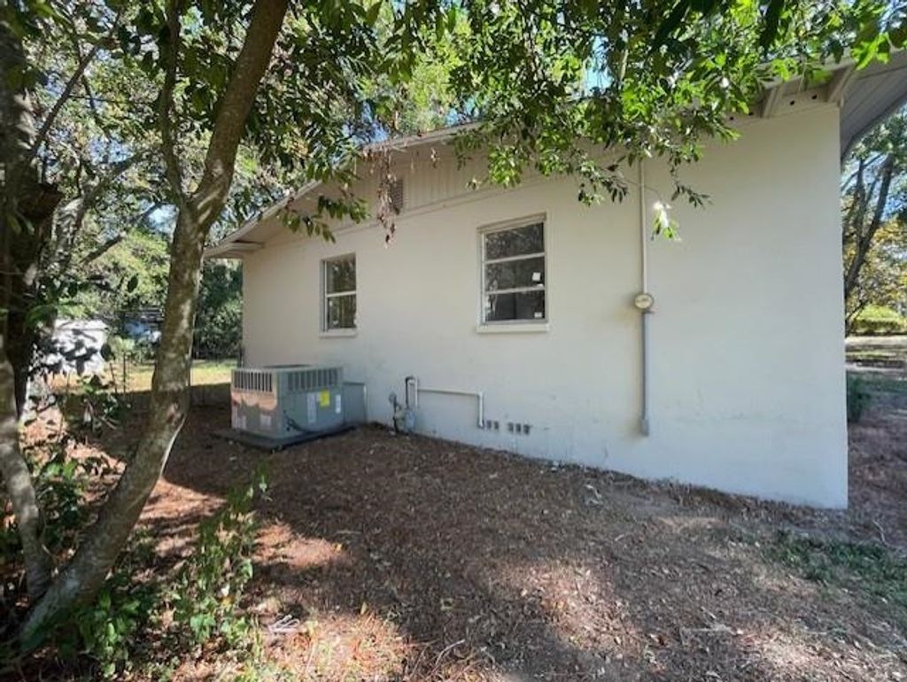 Photo of 1402 W Tharpe Street St, Tallahassee, FL 32303 (MLS # 392316)