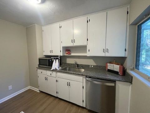 Tiny photo for 1402 W Tharpe Street St, Tallahassee, FL 32303 (MLS # 392316)