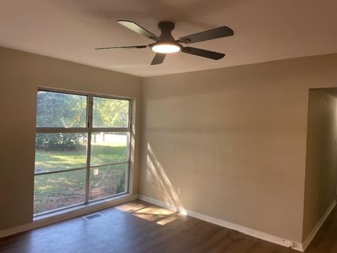 Tiny photo for 1402 W Tharpe Street St, Tallahassee, FL 32303 (MLS # 392316)