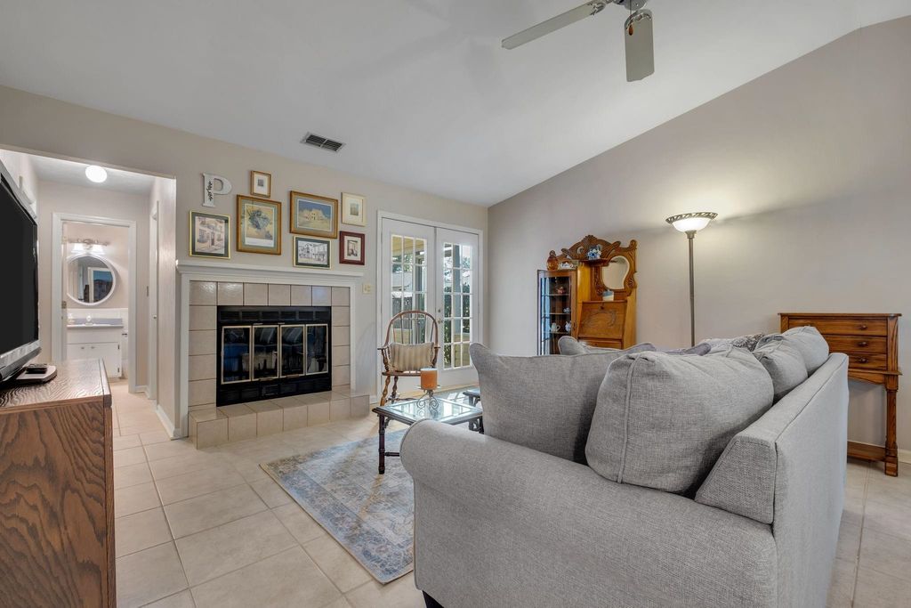 Photo of 2613 Nantucket Lane, Tallahassee, FL 32309 (MLS # 393053)