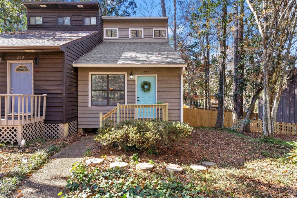 Photo of 207 PARKBROOK Circle, Tallahassee, FL 32301 (MLS # 394285)