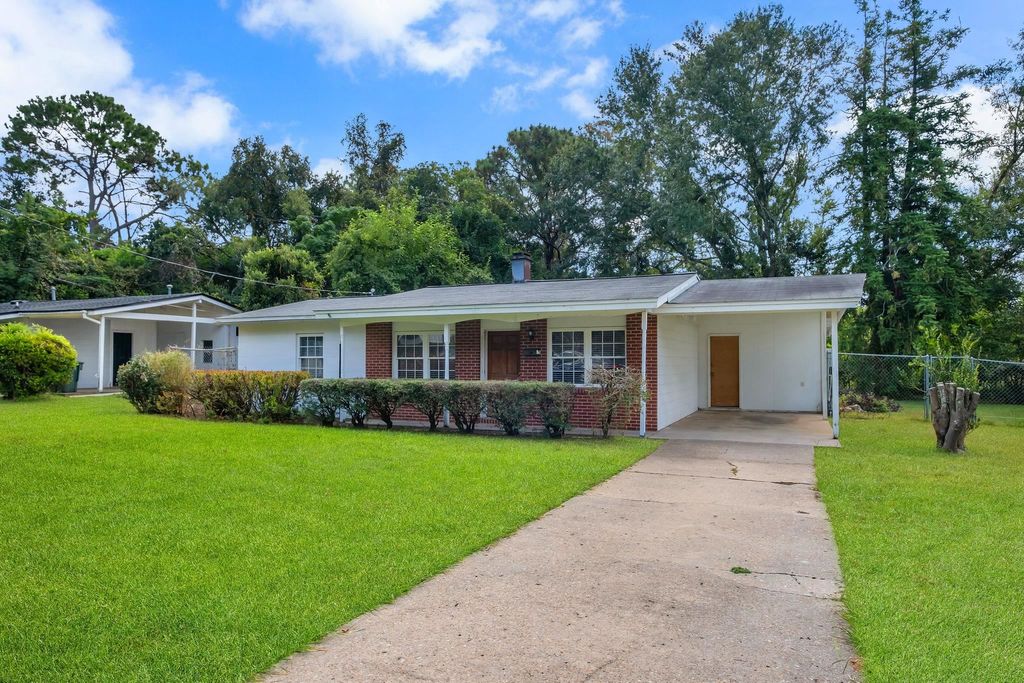 Photo of 1737 Atkamire Drive, Tallahassee, FL 32304 (MLS # 390851)