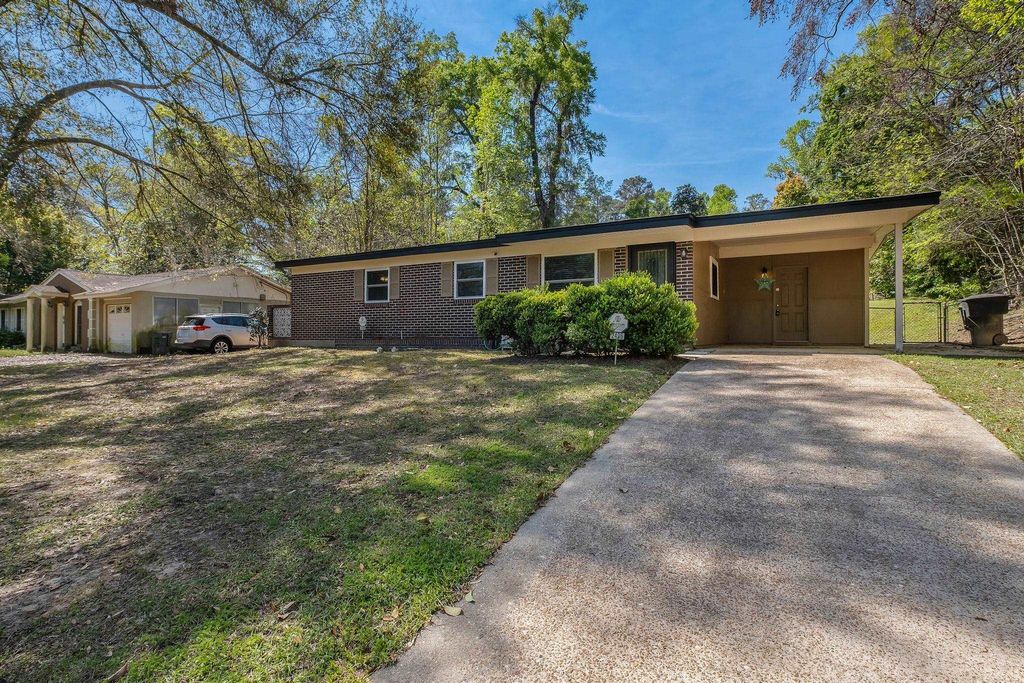 Photo of 2406 Tupelo Terrace, Tallahassee, FL 32303 (MLS # 397526)