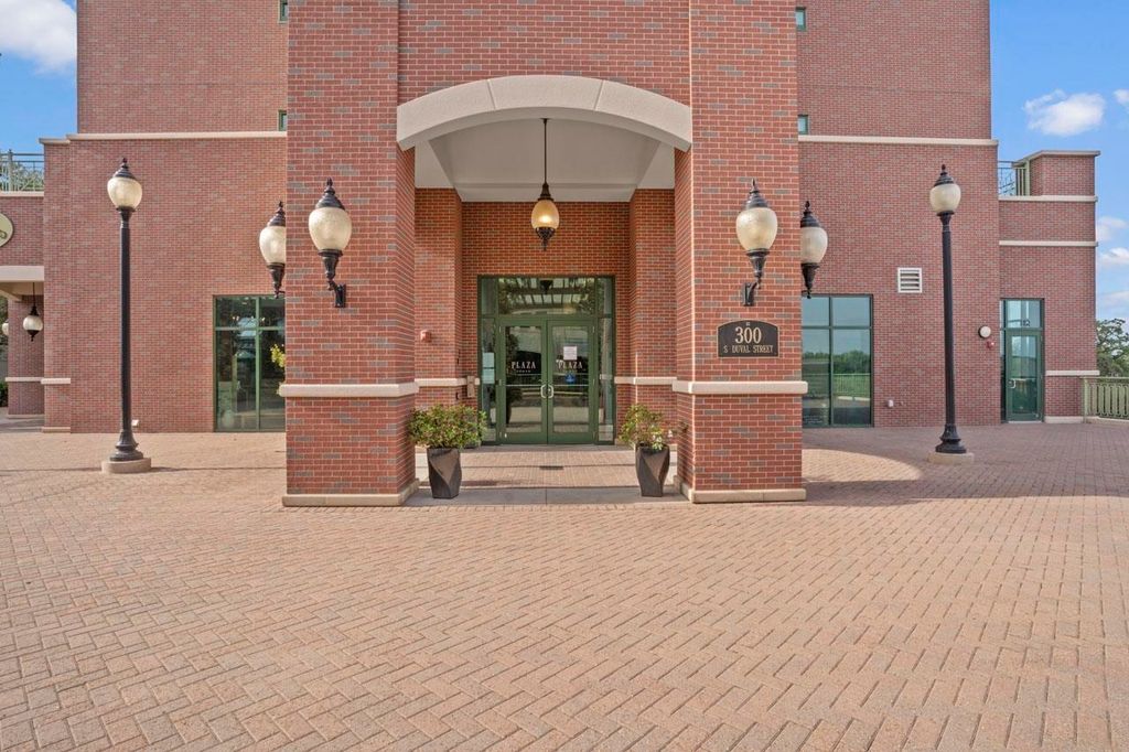 Photo of 300 S Duval Street #602, Tallahassee, FL 32301 (MLS # 399485)